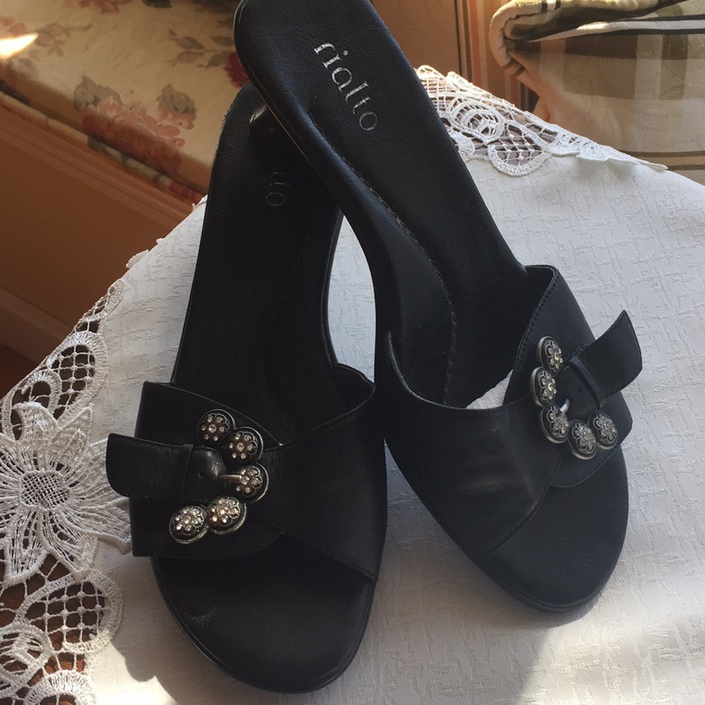 Rialto Leather Black Slides - Picture 2 of 6